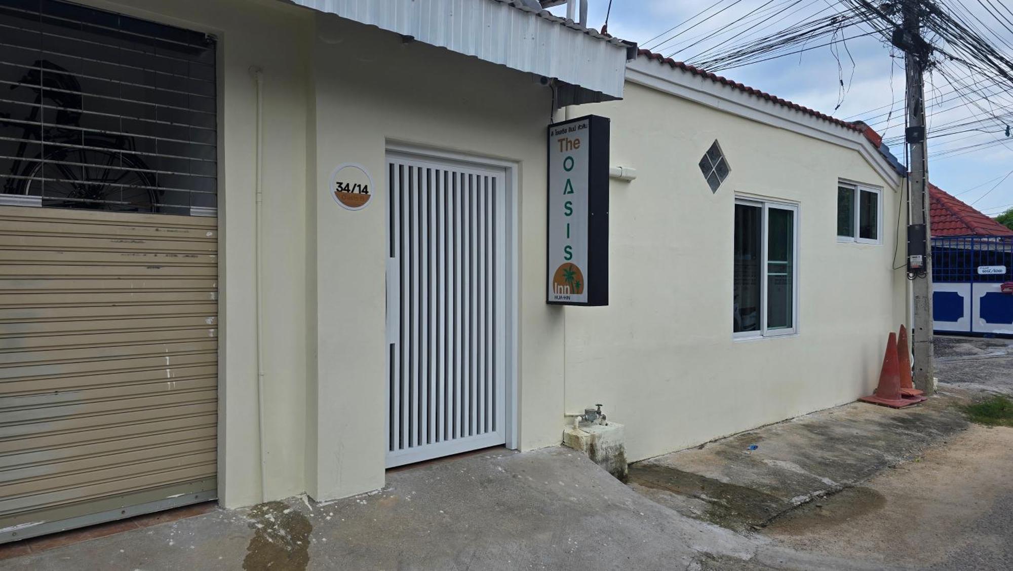 The Oasis Inn HHQ Exterior photo